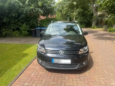 Gebraucht VW Touran Cup 105 PS (77 kW) 2014 Schwarz Van / Kleinbus