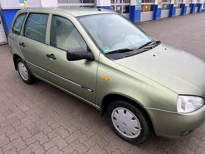Grün Gebraucht 2010 Lada Kalina Kombi | 1.000 €