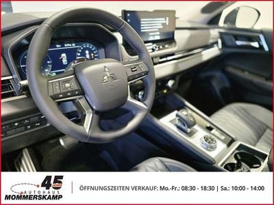 Neu Mitsubishi Outlander P-HEV Top 306 PS (225 kW) 2025 Weiss SUV