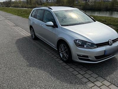 Second-hand VW Golf VII 110 CP (80 kW) 2016 Argintiu Berlinǎ