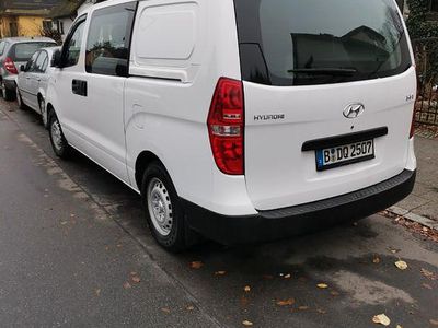 Hyundai H-1