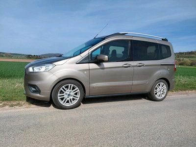 Usata Ford Tourneo Courier 100 CV (73 kW) 2019 Andere farben Monovolume