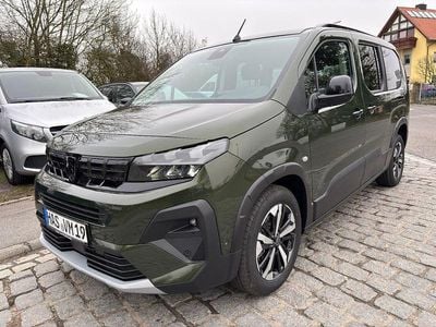 Neu Peugeot Rifter GT-line 131 PS (96 kW) 2025 Grün Van / Kleinbus