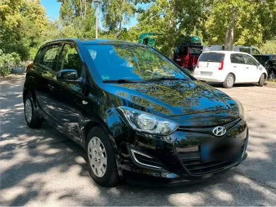 Gebraucht Hyundai i20 86 PS (63 kW) 2012 Schwarz Kleinwagen