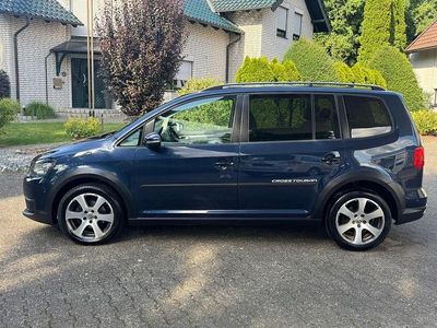 VW Touran Cross