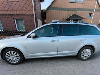 Grau Gebraucht 2017 Skoda Octavia Kombi | 8.000 € (Etwas zu teuer)