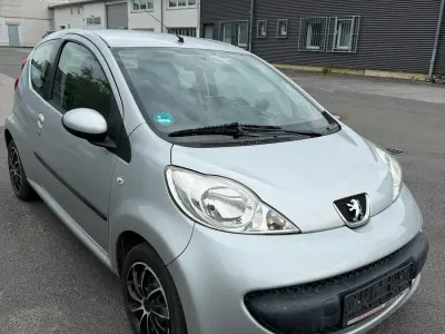 Gebraucht Peugeot 107 68 PS (50 kW) 2008 Silber Kleinwagen