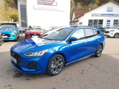 Neu Ford Focus ST-Line 155 PS (114 kW) 2025 Desert island blue metallic Kombi