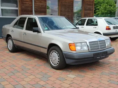Gebraucht Mercedes 200 118 PS (86 kW) 1989 Gold Limousine