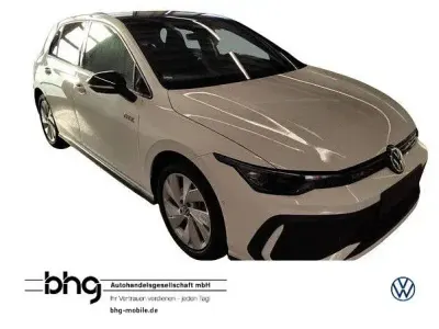 Gebraucht VW Golf VIII GTE 272 PS (200 kW) 2025 Pure white/schwarz Limousine
