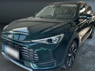 Käytetty MG ZS Luxury 197 HP (144 kW) 2025 Vihreä Katumaasturi
