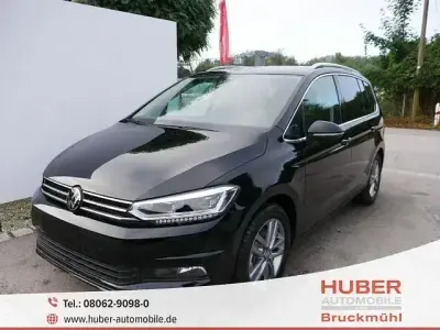 Neu VW Touran Comfortline 150 PS (110 kW) 2025 Grenadilla schwarz metallic grenadilla schwarz metallic Van / Kleinbus