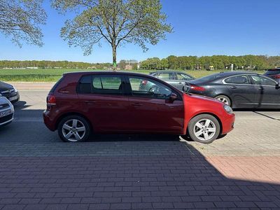 Gebraucht VW Golf VI Team 105 PS (77 kW) 2010 Rot Kleinwagen