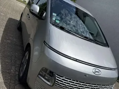 Gebraucht Hyundai Staria Prime 177 PS (130 kW) 2023 Silber Van / Kleinbus