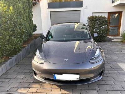 Grau Gebraucht 2021 Tesla Model 3 Limousine | 22.999 € (Guter Preis)