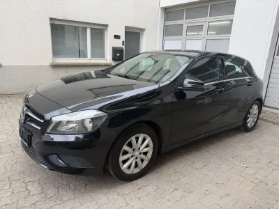 Gebraucht Mercedes A180 109 PS (80 kW) 2015 Schwarz Kleinwagen