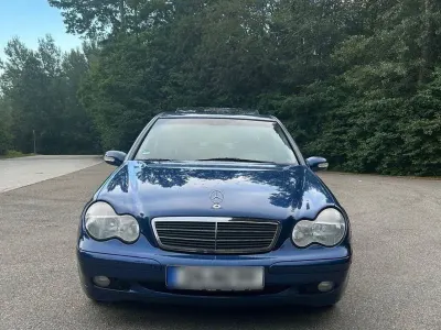 Gebraucht Mercedes C200 163 PS (119 kW) 2002 Blau Limousine