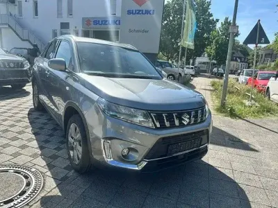 Gebraucht Suzuki Vitara Comfort 102 PS (75 kW) 2022 Grau SUV