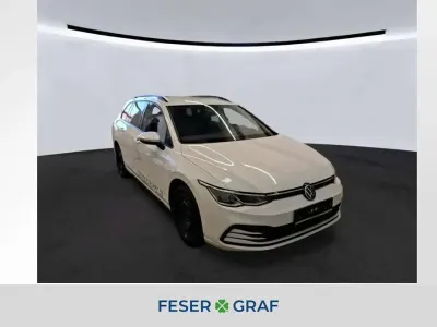 Gebraucht VW Golf VIII Life 150 PS (110 kW) 2023 Pure white Kombi