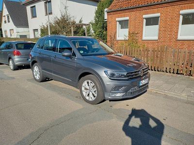 Grau Gebraucht 2016 VW Tiguan Highline SUV | 22.800 € (Fairer Preis)