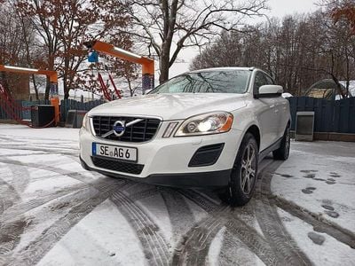 Weiß Gebraucht 2012 Volvo XC60 SUV | 10.999 € (Fairer Preis)