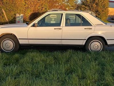 Używany Mercedes 190 72 KM (52 kW) 1988 Biały Sedan/Limuzyna