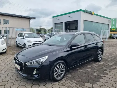 Gebraucht Hyundai i30 120 PS (88 kW) 2017 Phantom black / mic Kombi