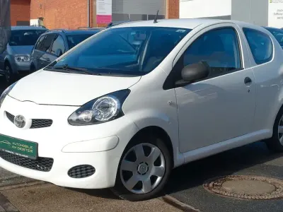 Second-hand Toyota Aygo 68 CP (50 kW) 2010 Alb Hatchback