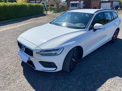 Second-hand Volvo V60 Momentum 190 CP (139 kW) 2018 Alb Break