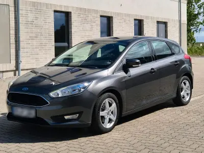 Gebraucht Ford Focus 101 PS (74 kW) 2016 Grau Limousine