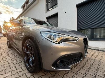 Grau Gebraucht 2017 Alfa Romeo Stelvio SUV | 23.999 € (Teuer)