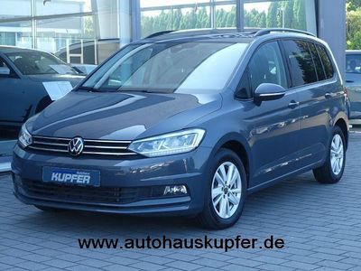 Grau Gebraucht 2023 VW Touran Comfortline Van / Kleinbus | 30.900 € (Fairer Preis)