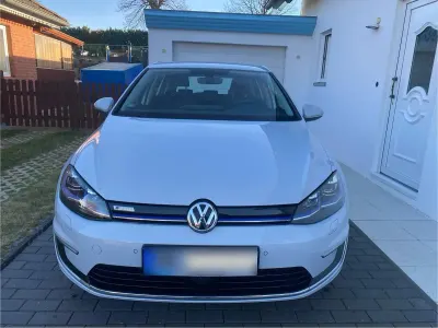 Gebraucht VW e-Golf 100 kW (136 PS) 2018 Weiß Kleinwagen