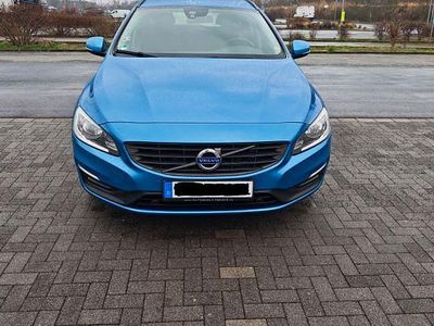 Gebraucht Volvo V60 Kinetic 150 PS (110 kW) 2015 Blau Kombi