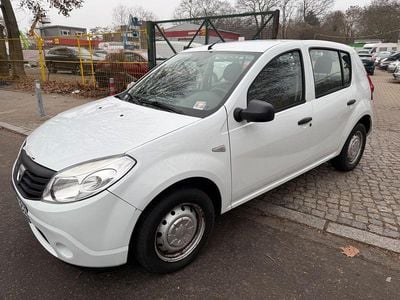 Weiß Gebraucht 2009 Dacia Sandero Basis Kleinwagen | 1.700 € (Guter Preis)