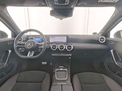 Gebraucht Mercedes A200 AMG line 163 PS (119 kW) 2024 Schwarz Kleinwagen
