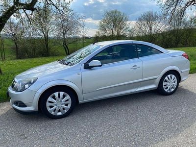 Begagnad Opel Astra Cabriolet Cosmo 140 HK (102 kW) 2007 Silver Cab