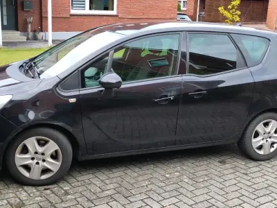 Gebraucht Opel Meriva 110 PS (80 kW) 2011 Schwarz Van / Kleinbus