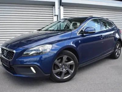 Gebraucht Volvo V40 CC Ocean Race 190 PS (139 kW) 2015 Blau Kombi