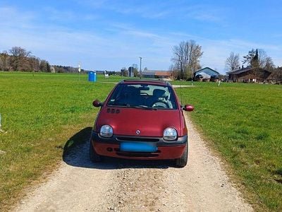 Second-hand Renault Twingo 59 CP (43 kW) 2002 Roșu Hatchback
