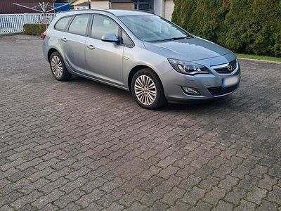 Używany Opel Astra Design Edition 160 KM (117 kW) 2011 Szary Kombi