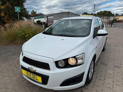 Gebraucht Chevrolet Aveo LT 95 PS (69 kW) 2012 Weiß Kleinwagen
