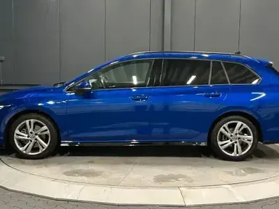 Gebraucht VW Golf VIII R-line 190 PS (139 kW) 2024 Lapiz blue metallic Kombi