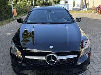 Gebraucht Mercedes CLA200 Urban 156 PS (114 kW) 2014 Schwarz Coupé
