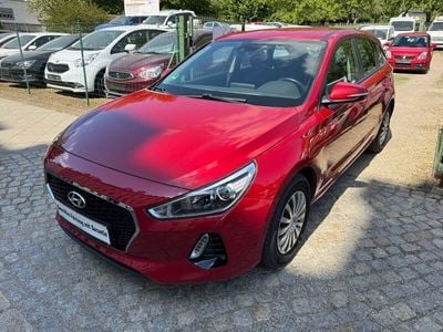 Gebraucht Hyundai i30 Select 120 PS (88 kW) 2018 Rot Kombi