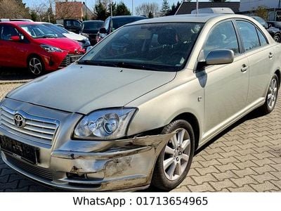 Gebraucht Toyota Avensis Executive 129 PS (94 kW) 2003 Silber Kleinwagen