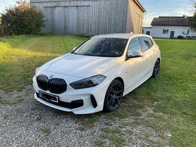Gebraucht BMW 118 M Sport 136 PS (100 kW) 2022 Weiß Kleinwagen