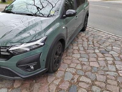 Gebraucht Dacia Jogger Extreme 110 PS (80 kW) 2023 Grün Van / Kleinbus