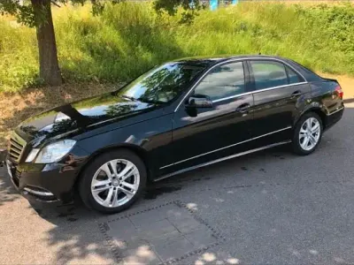 Gebraucht Mercedes E300 204 PS (150 kW) 2012 Schwarz Limousine