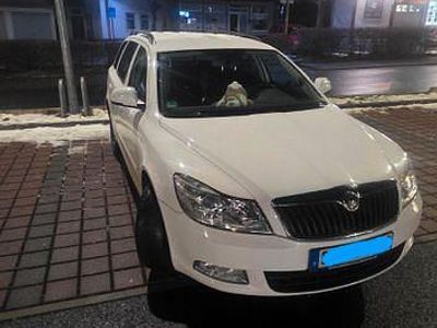 Gebraucht Skoda Octavia Family 105 PS (77 kW) 2011 Weiß Kombi